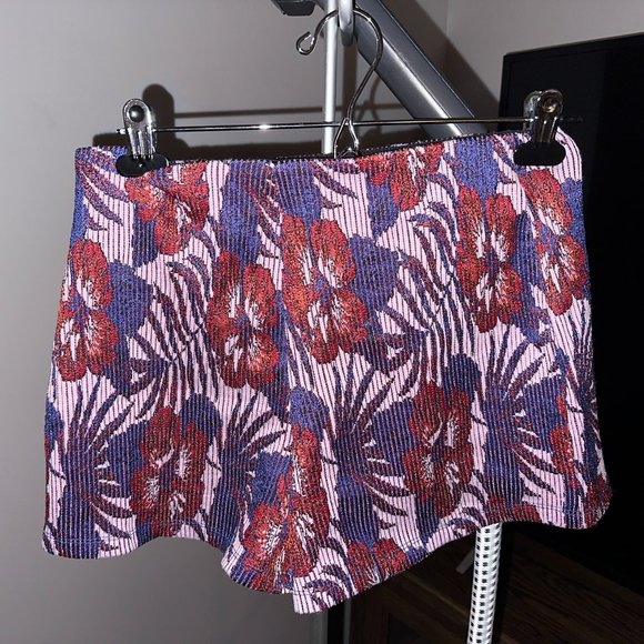 Zara High Rise Floral Shorts, Size M, NWT - Picture 2 of 4